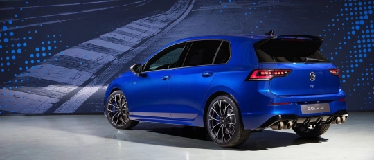 Nuova Volkswagen Golf-R