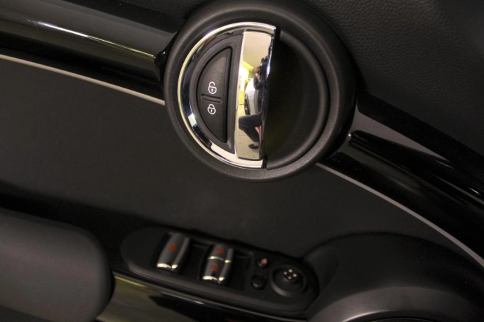 MINI IV   -  Cabrio 2.0 JCW JCW auto