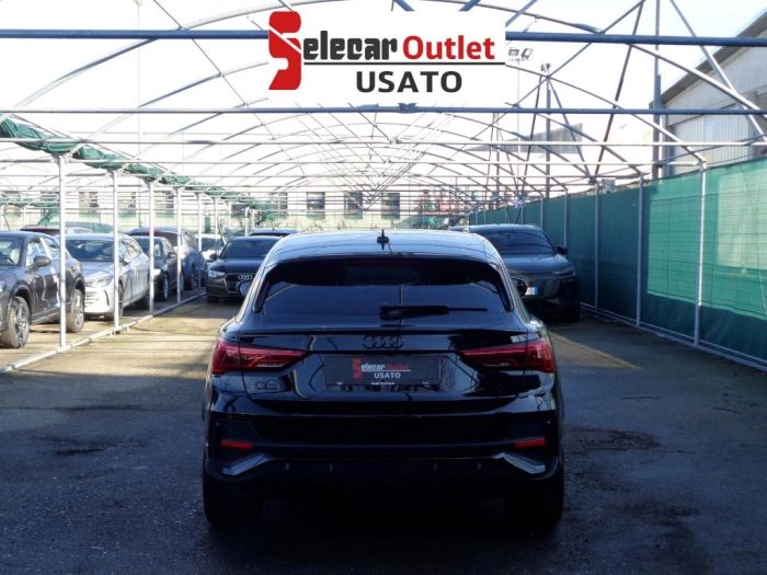 Audi Q3 Sportback  35 1.5 tfsi Identity Blac