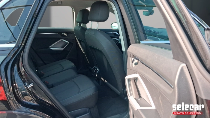 Audi Q3  35 2.0 tdi Business Advanced s-tronic