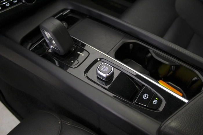 Volvo XC60  2.0 b4 Momentum Pro auto