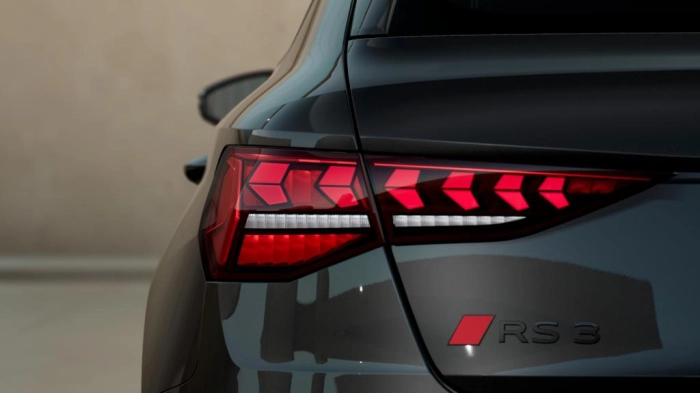 Audi RS 3   Sportback    294(400) kW(CV) S tronic