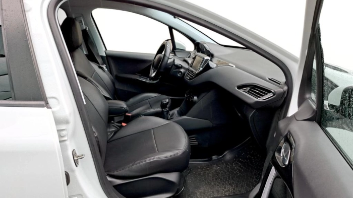 Peugeot 208  5p 1.2 puretech Active s&s 82cv neopatentati