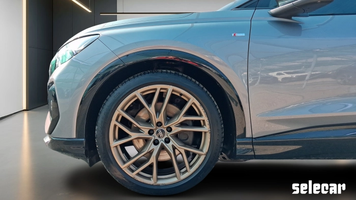 Audi Q4 50 edition one Bronzo quattro