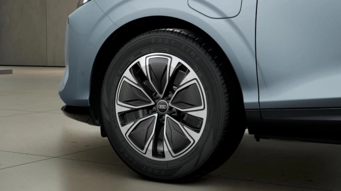 Audi Q3  SUV Business Advanced e-hybrid  200 kW S tronic