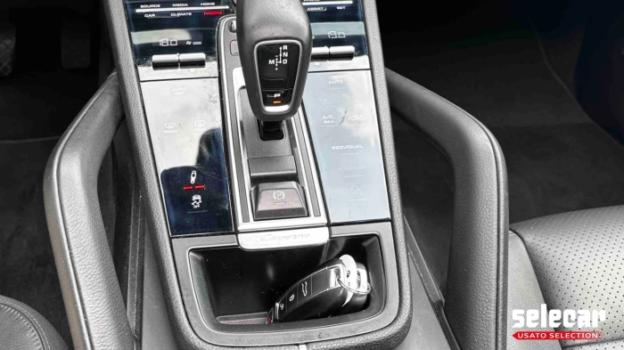 Porsche Cayenne  3.0 e-hybrid tiptronic