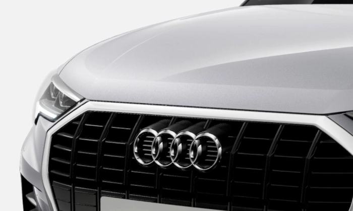 Audi Q3    Business 45 TFSI e  180(245) kW(CV) S tronic