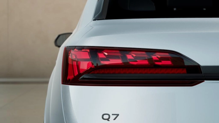 Audi Q7   SUV  S line edition TDI quattro 210 kW tiptronic