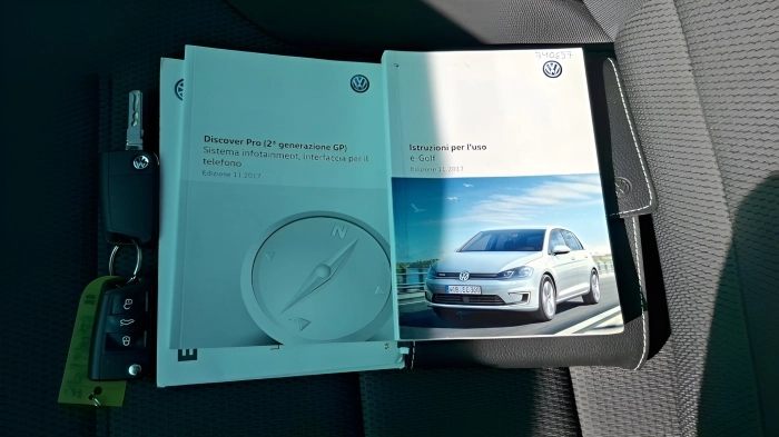 Volkswagen Golf e- 5p
