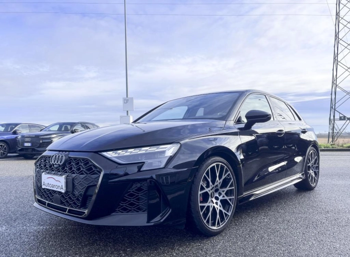 Audi RS 3   Sportback    294(400) kW(CV) S tronic