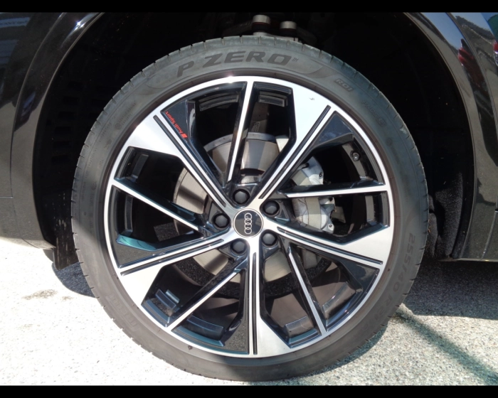 Audi Q5 Sportback   Sportback S line plus 40 TDI quattro 150(204) kW(CV) S tronic