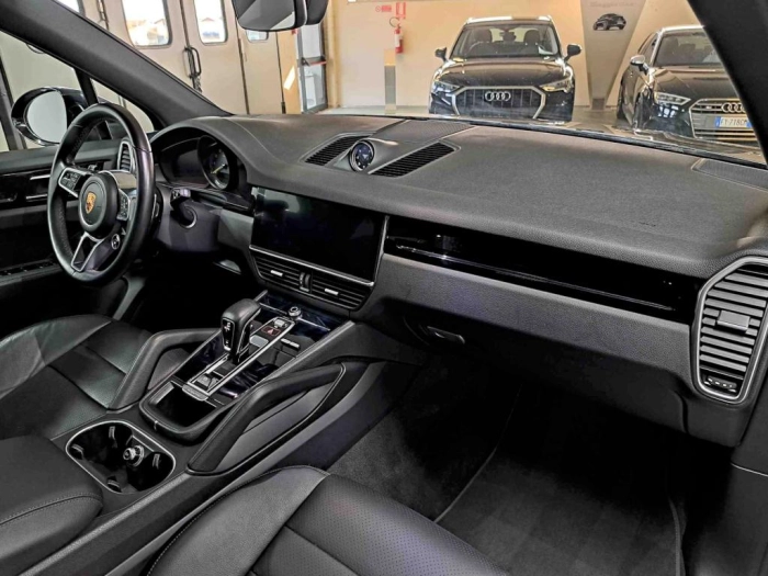 Porsche Cayenne  3.0 e-hybrid tiptronic