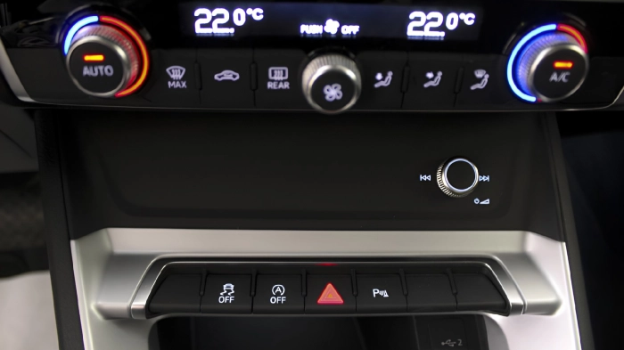 Audi Q3  35 2.0 tdi Business Advanced s-tronic