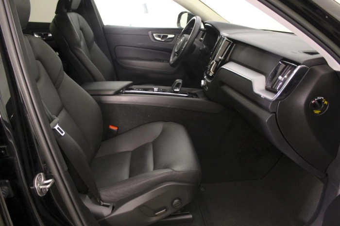 Volvo XC60  2.0 b4 Momentum Pro auto