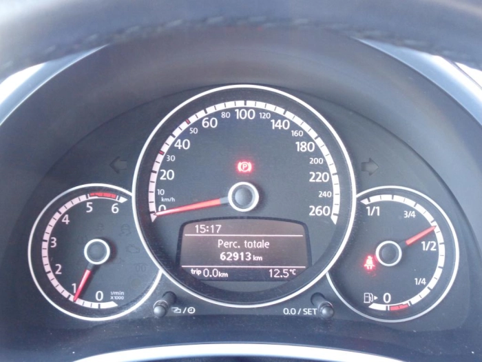 Volkswagen Maggiolino  Cabrio 1.6 tdi Design 105cv