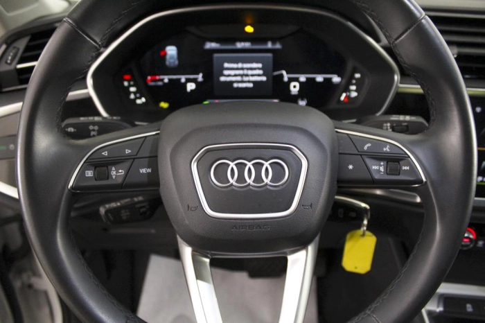 Audi Q3  35 2.0 tdi Business Advanced s-tronic