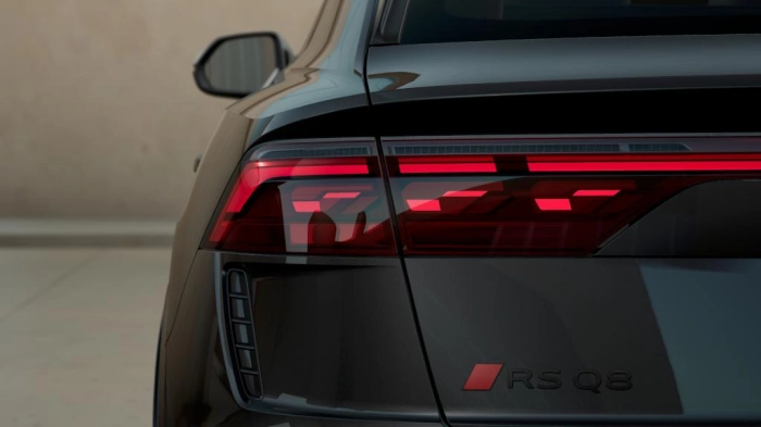 Audi RS Q8  RS  performance    471 kW tiptronic