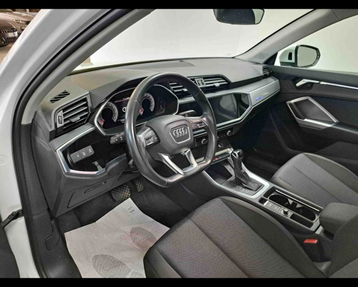 Audi Q3  35 1.5 tfsi Business Advanced s-tronic