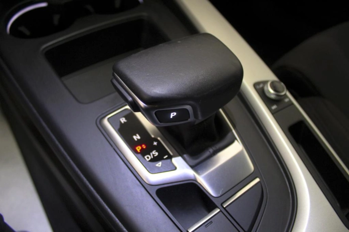 Audi A4 Avant  40 2.0 tdi mhev S line edition qu