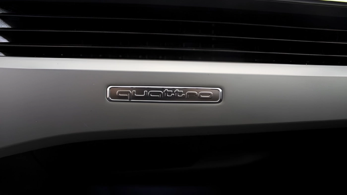 Audi A4 Avant  40 2.0 tdi mhev S line edition qu