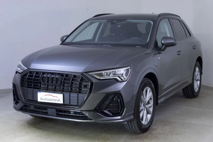 Audi Q3    S line edition 45 TFSI e  180(245) kW(CV) S tronic