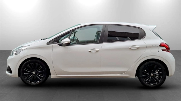 Peugeot 208  5p 1.2 puretech Active s&s 82cv neopatentati