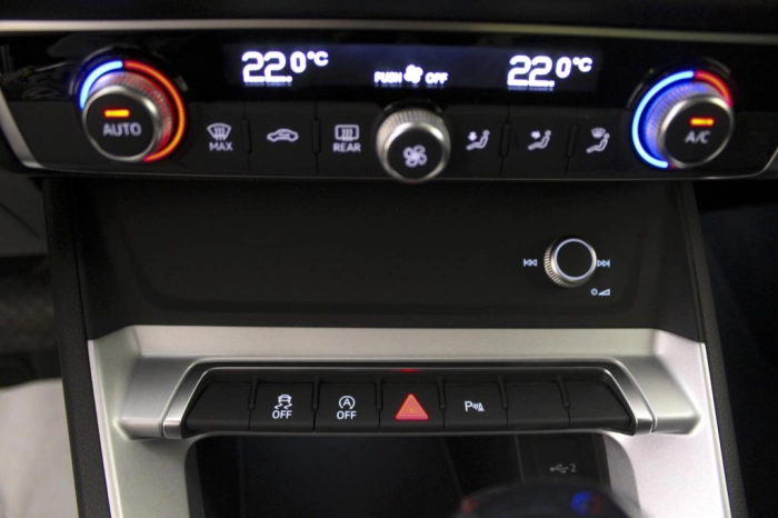 Audi Q3  35 2.0 tdi Business Advanced s-tronic