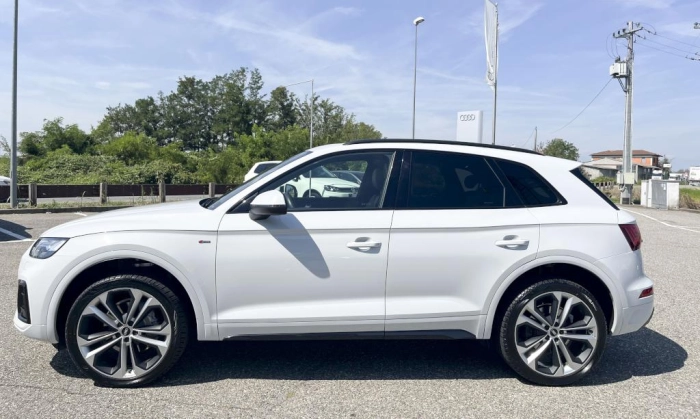 Audi Q5  40 2.0 tdi mhev 12V Edition One quattro s-tr
