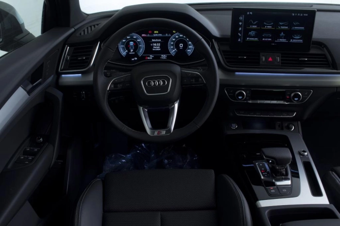 Audi Q5    S line plus 50 TFSI e quattro 220(299) kW(CV) S tronic