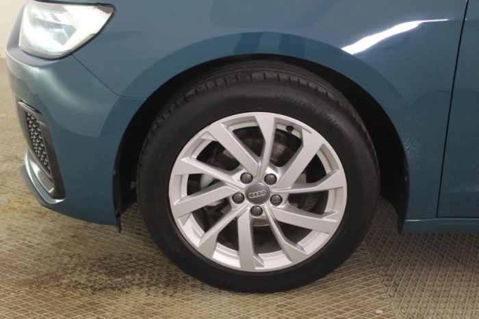 Audi A1 Sportback  25 1.0 tfsi Admired Adva