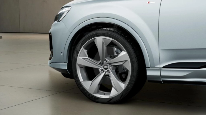 Audi Q7   SUV  S line edition TDI quattro 210 kW tiptronic