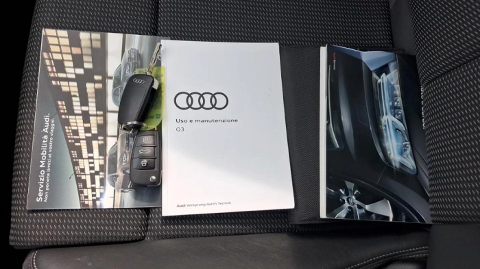 Audi Q3  35 2.0 tdi S line edition s-tronic