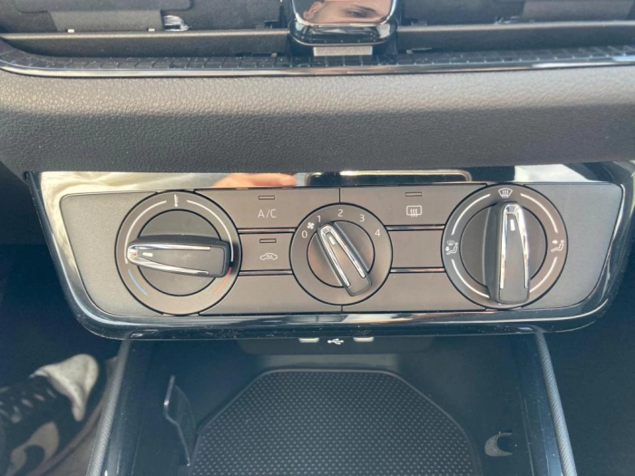 Skoda FABIA Young Edition 1.0 MPI 59 kW (80 CV) 5 marce - manuale