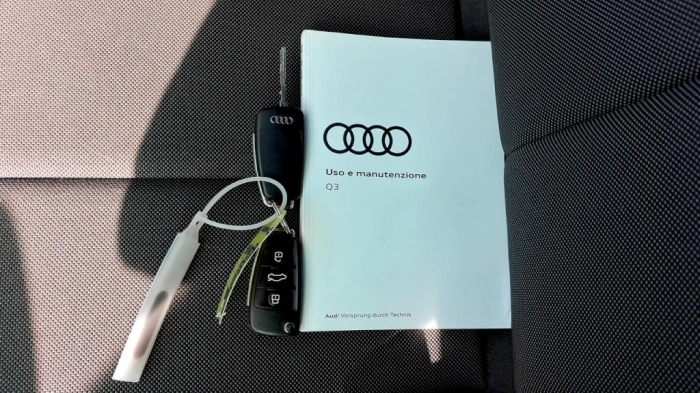 Audi Q3  35 2.0 tdi Business s-tronic
