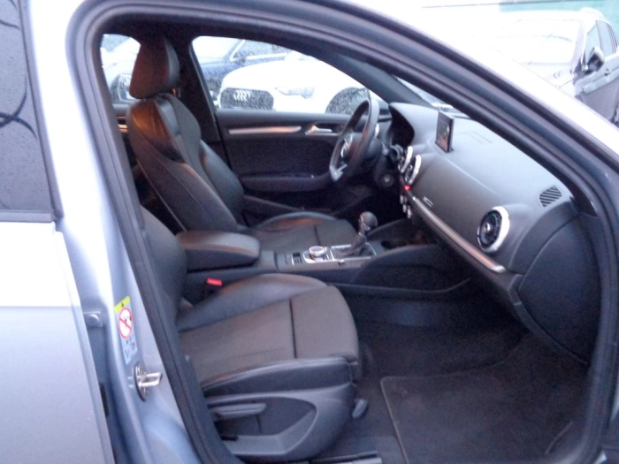 Audi A3 Sportback  40 2.0 tfsi Admired 190