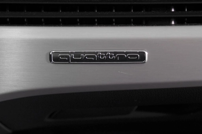 Audi A4 Avant   S line edition 40 TDI quattro 150(204) kW(CV) S tronic