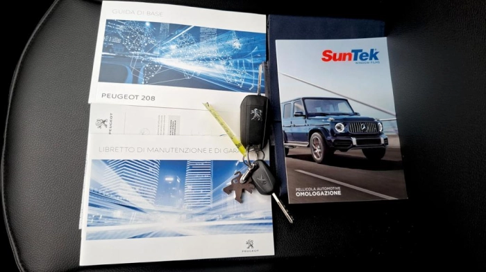 Peugeot 208  5p 1.2 puretech Active s&s 82cv neopatentati