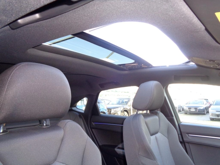 Audi Q3 Sportback  35 1.5 tfsi Identity Blac