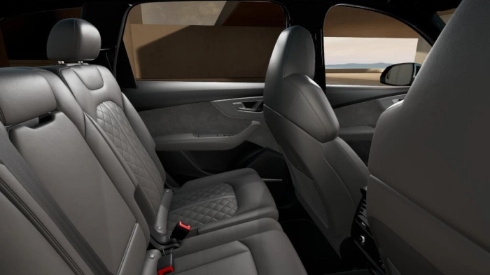 Audi Q7   SUV  S line edition TDI quattro 210 kW tiptronic