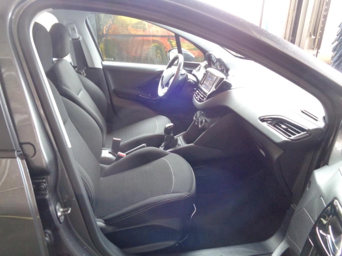 Peugeot 208  5p 1.2 puretech Active s&s 82cv neopatentat