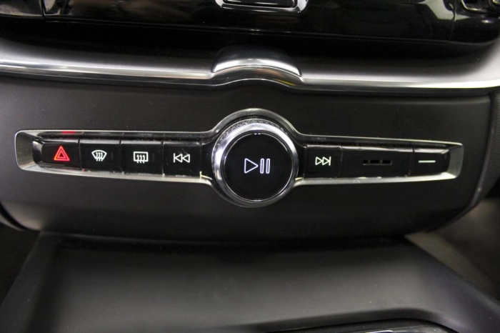 Volvo XC60  2.0 b4 Momentum Pro auto
