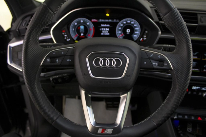 Audi Q3  35 2.0 tdi Business Advanced s-tronic