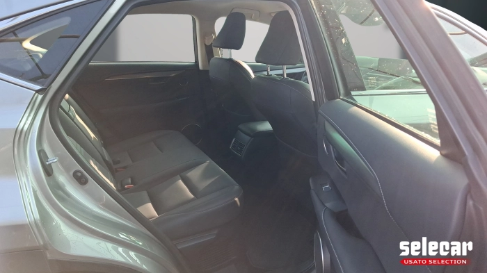 Lexus NX  300h 2.5 Premium 4wd cvt