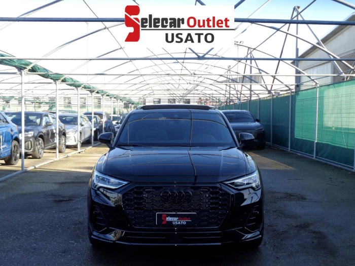 Audi Q3 Sportback  35 1.5 tfsi Identity Blac