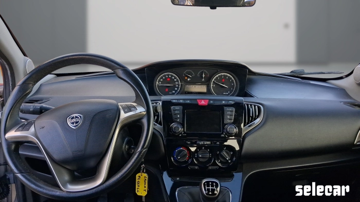 Lancia Ypsilon  1.2 Opening edition 69cv