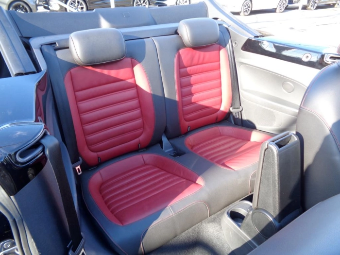 Volkswagen Maggiolino  Cabrio 1.6 tdi Design 105cv