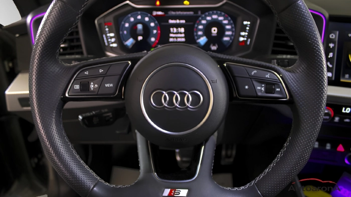 Audi A1 Sportback  30 1.0 tfsi Identity Bla