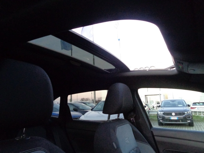 Volkswagen Taigo 1.0 tsi R-Line 110cv