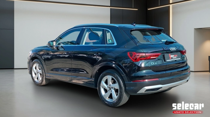Audi Q3  35 2.0 tdi Business Advanced s-tronic