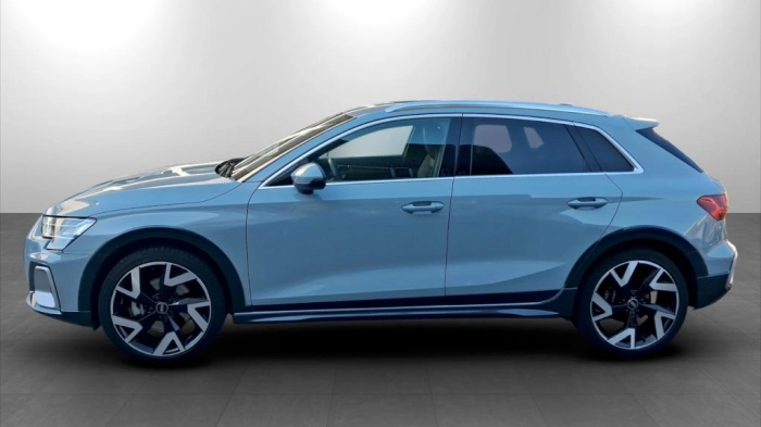 Audi A3 Allstreet  2.0 tdi Identity Contras
